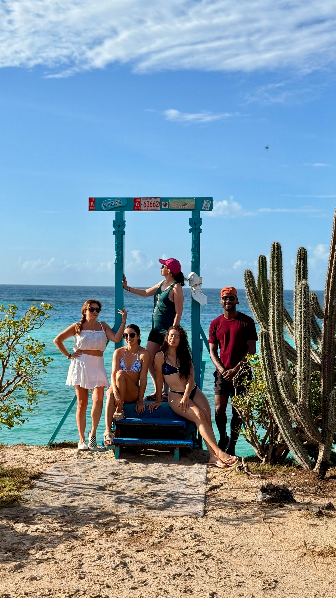 Grupo en una playa del Caribe colombiano